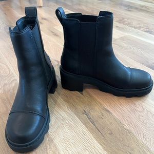 Sorel Chelsea Leather boots sz 8.5